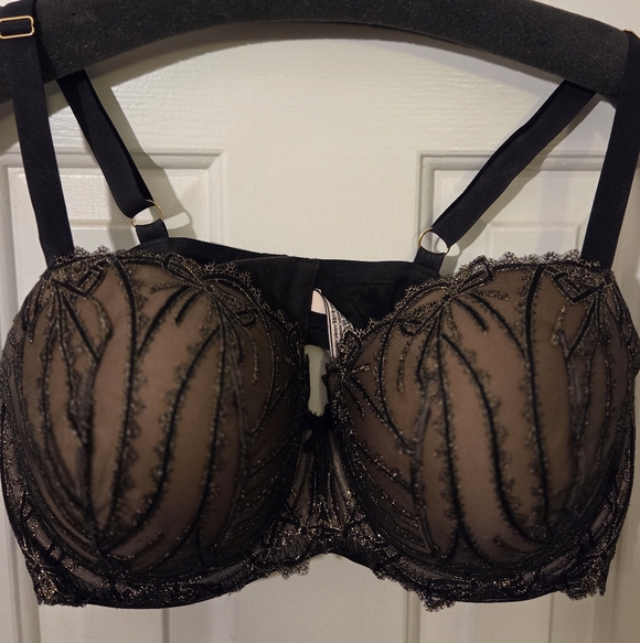 Victoria's Secret Black and Gold Lace Bra - Picture 12 of 16